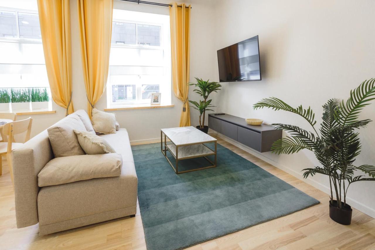 1212 Apartments With Free Parking 里加 外观 照片