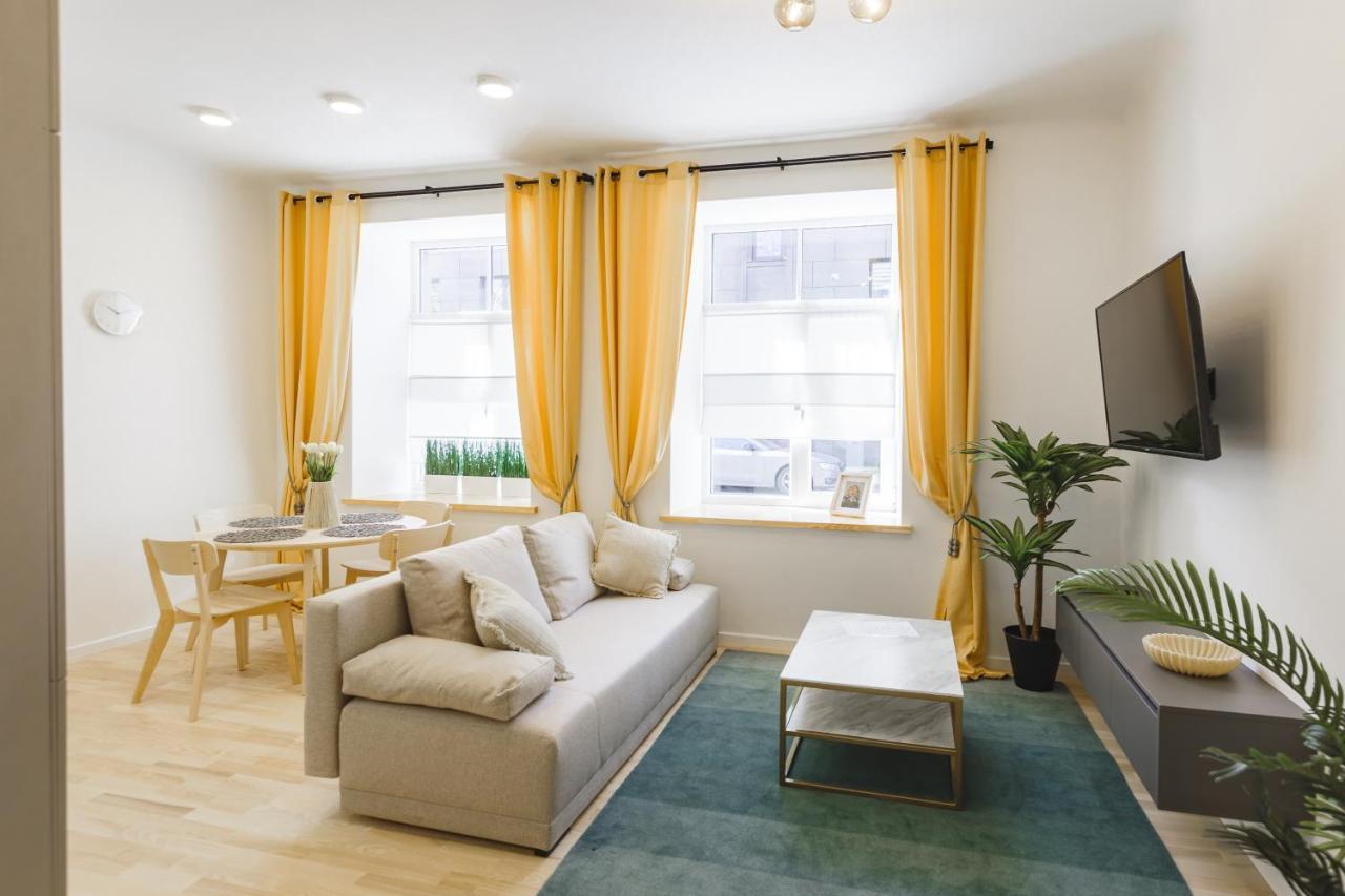 1212 Apartments With Free Parking 里加 外观 照片