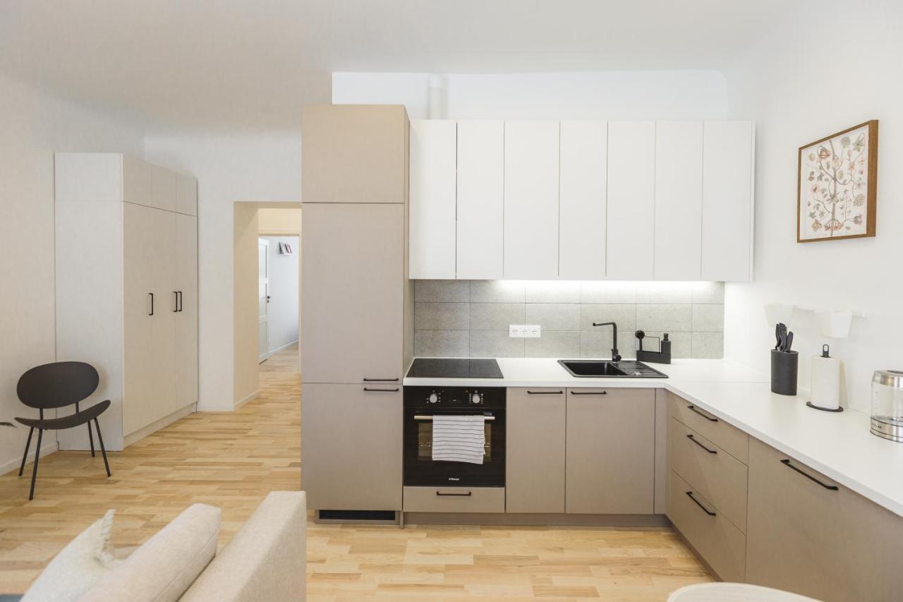 1212 Apartments With Free Parking 里加 外观 照片