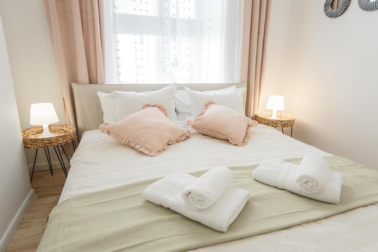 1212 Apartments With Free Parking 里加 外观 照片