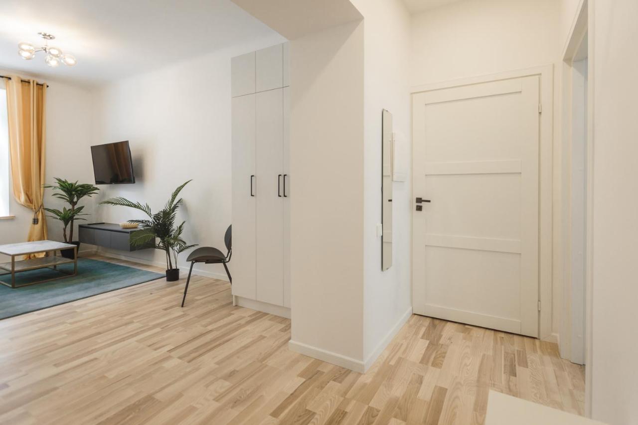 1212 Apartments With Free Parking 里加 外观 照片