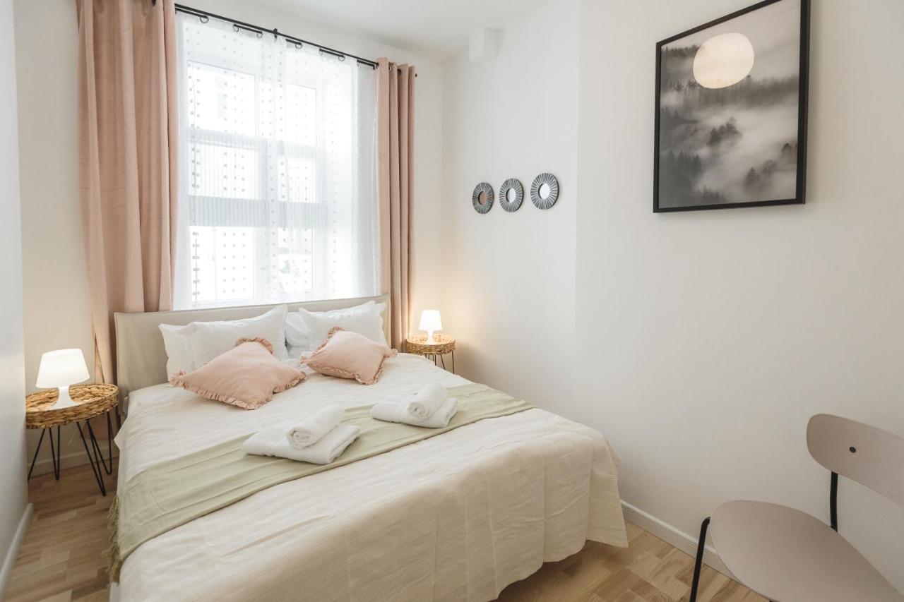 1212 Apartments With Free Parking 里加 外观 照片