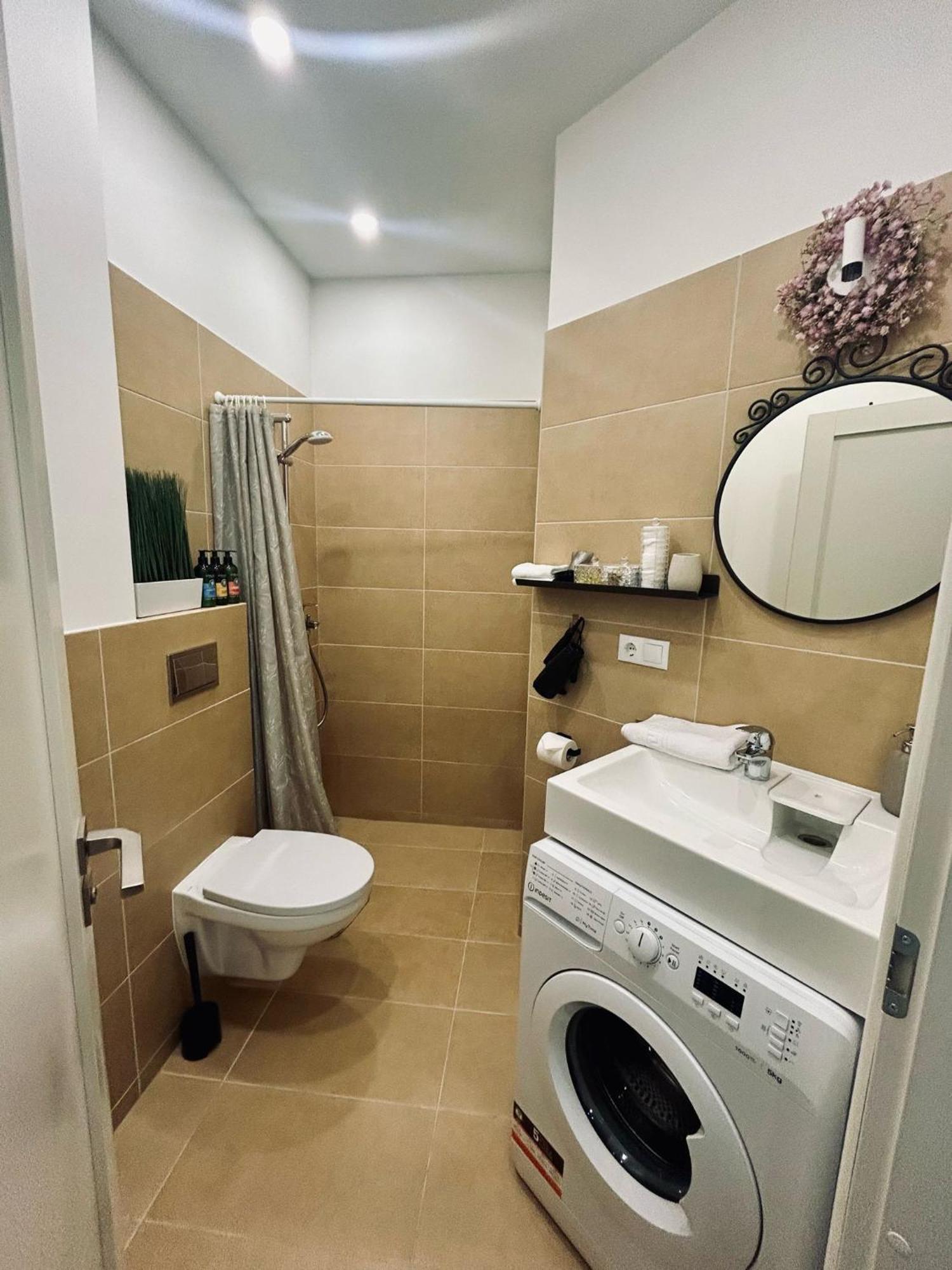 1212 Apartments With Free Parking 里加 外观 照片
